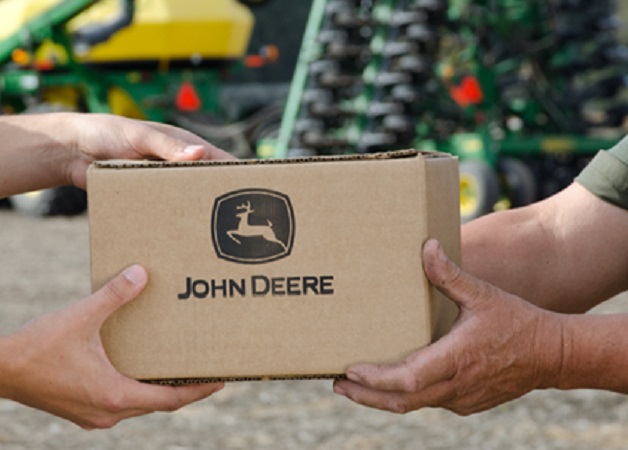 Contamos con entrega inmediata de Guardabarros para tractores John Deere. Pieza completa, nueva, original. 